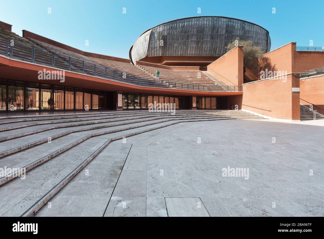 ROMA, ITALIA - 14 MARZO 2015: Vista dall'esterno dell'Auditorium Parco della Musica, struttura interamente dedicata all'arte architetto Renzo piano Foto Stock