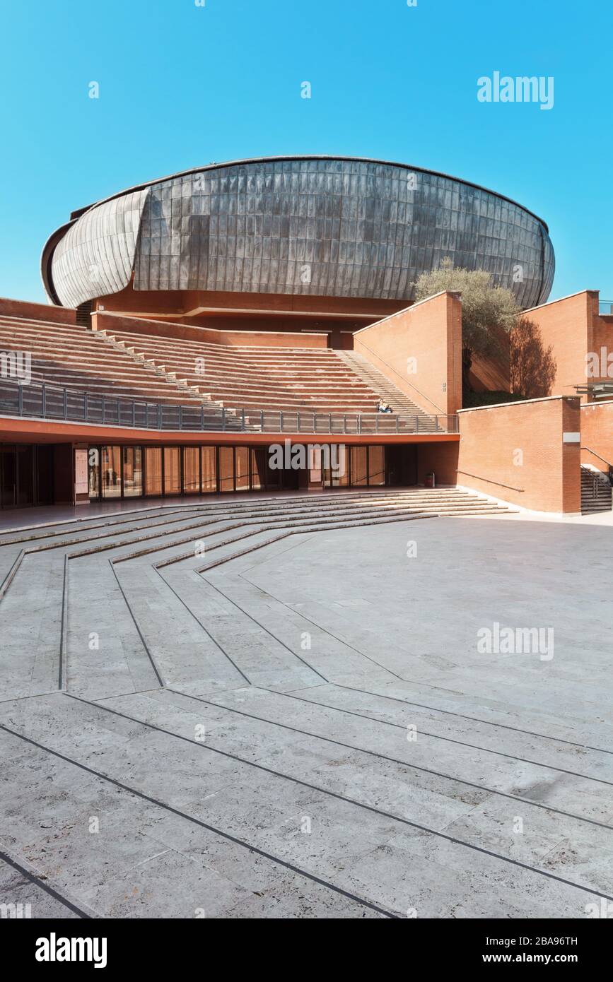 ROMA, ITALIA - 14 MARZO 2015: Vista dall'esterno dell'Auditorium Parco della Musica, struttura interamente dedicata all'arte architetto Renzo piano Foto Stock