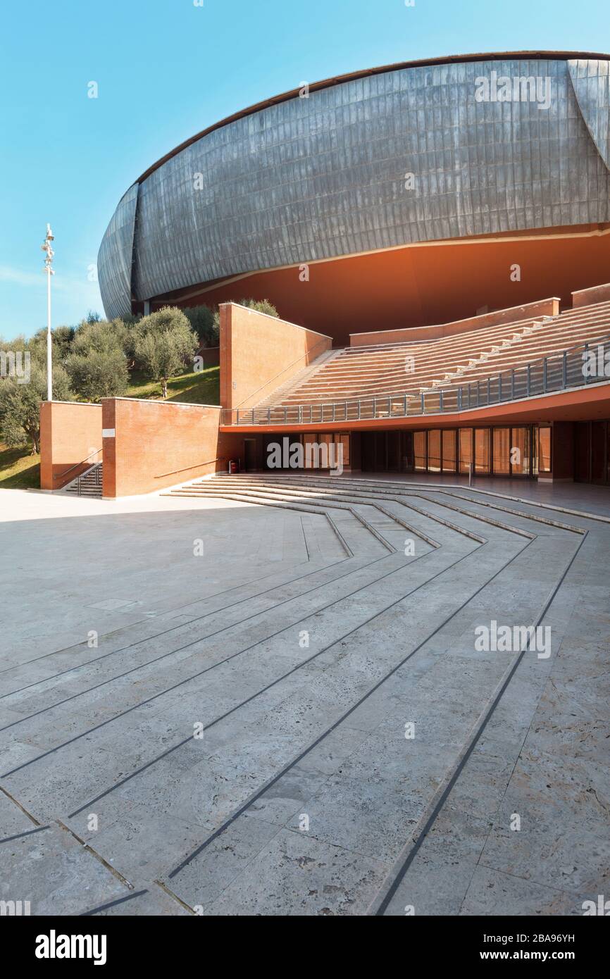 ROMA, ITALIA - 14 MARZO 2015: Vista dall'esterno dell'Auditorium Parco della Musica, struttura interamente dedicata all'arte architetto Renzo piano Foto Stock