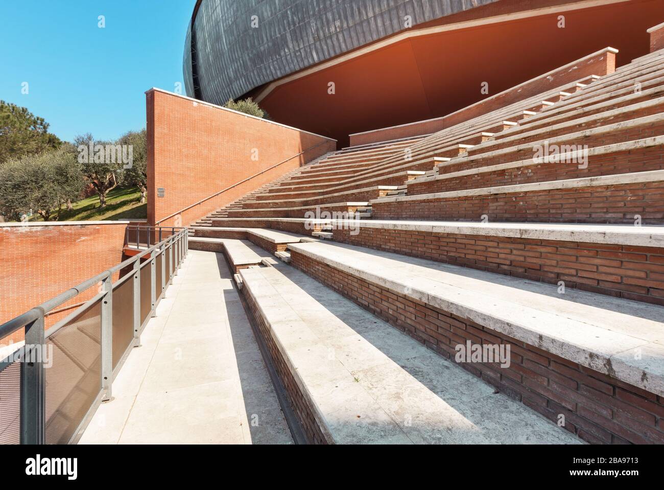 ROMA, ITALIA - 14 MARZO 2015: Vista dall'esterno dell'Auditorium Parco della Musica, struttura interamente dedicata all'arte architetto Renzo piano Foto Stock