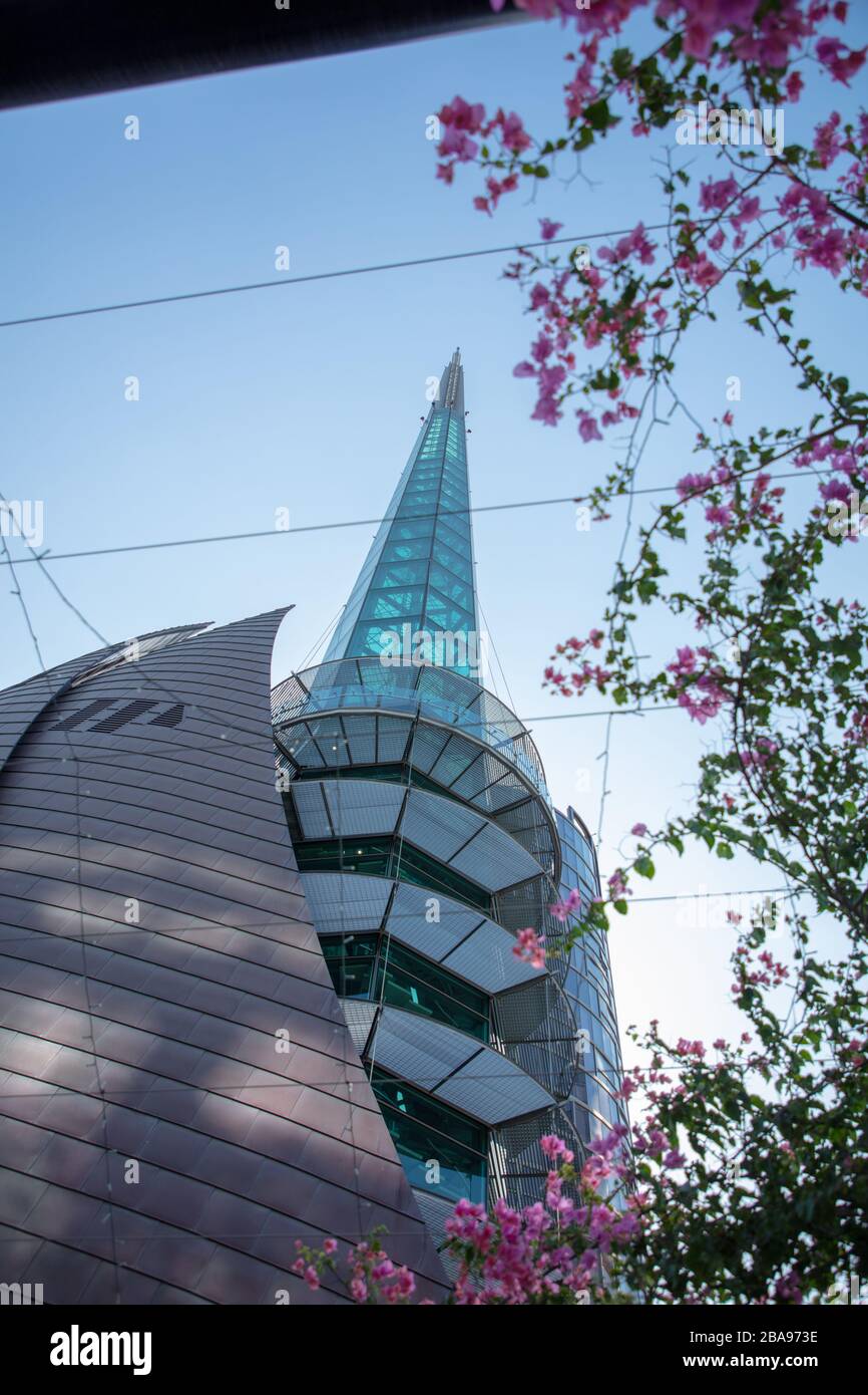 Il Campanile visto su Elizabeth Quay, Perth, Australia occidentale. Foto Stock