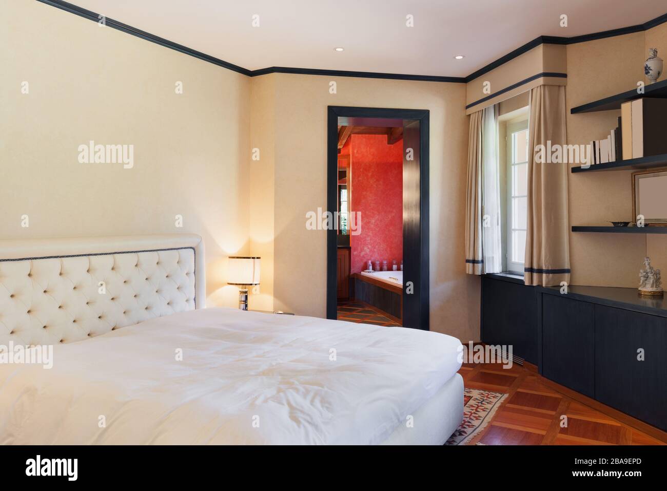 Casa classica interna, camera da letto confortevole Foto Stock