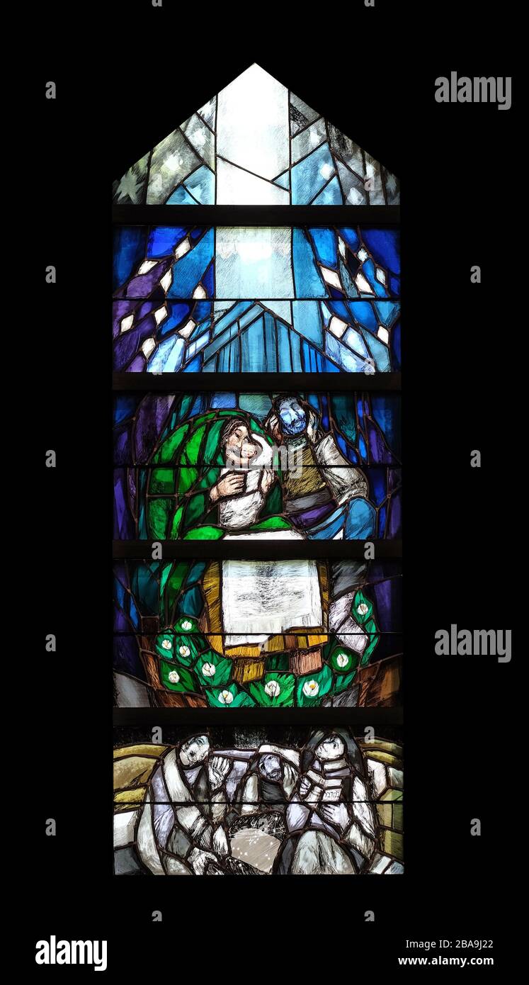 Dio, il Creatore di tutta la vita, vetrate di Sieger Koder nella chiesa di San Giovanni in Piflas, Germania Foto Stock