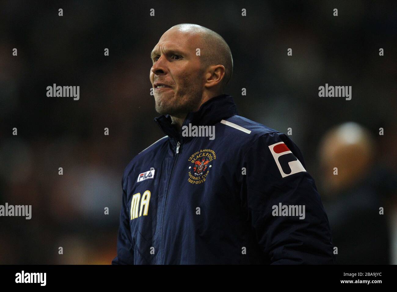 Il manager di Blackpool, Michael Appleton, urla sulla sua squadra durante la partita contro Wolverhampton Wanderers Foto Stock