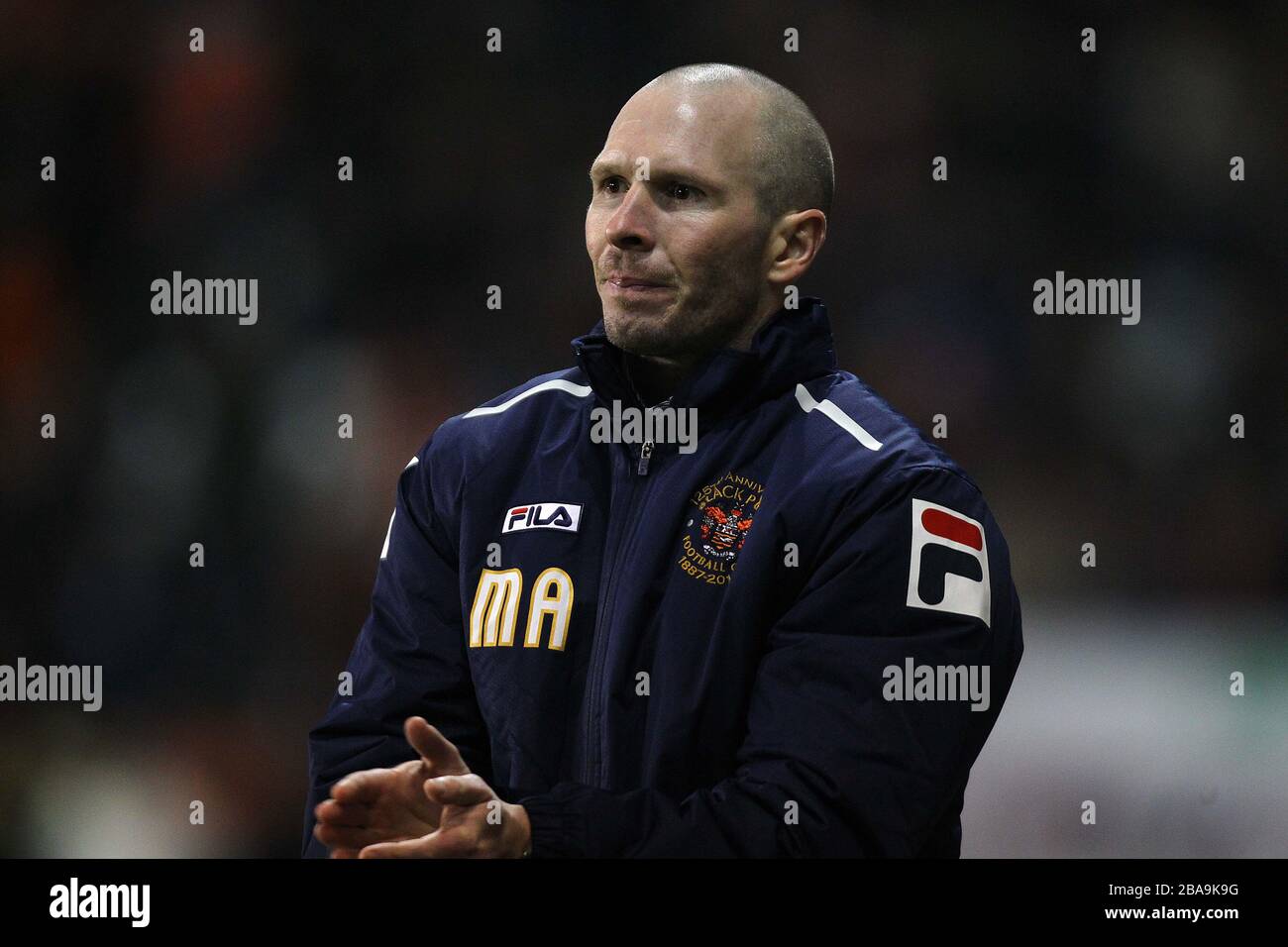 Il manager di Blackpool, Michael Appleton, urla sulla sua squadra durante la partita contro Wolverhampton Wanderers Foto Stock