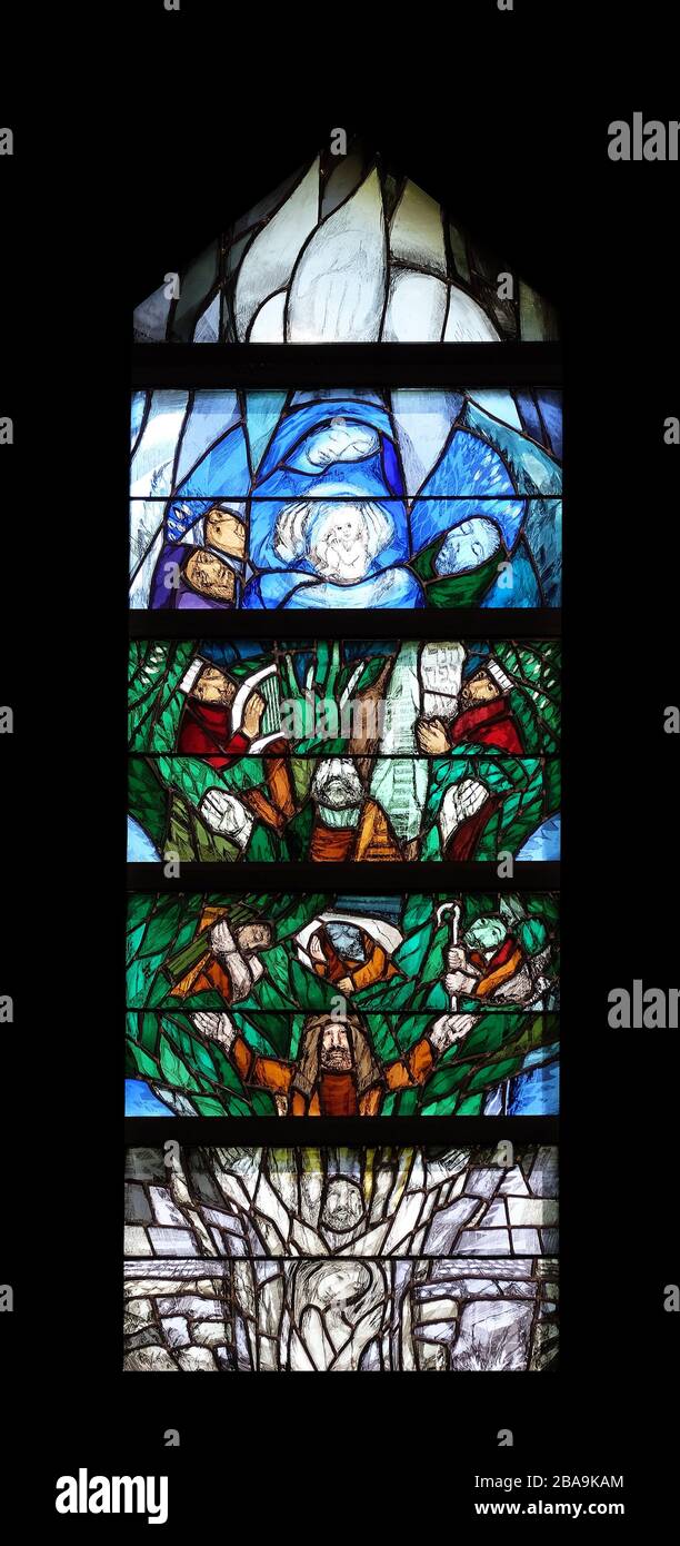 Dio, il Creatore di tutta la vita, vetrate di Sieger Koder nella chiesa di San Giovanni in Piflas, Germania Foto Stock