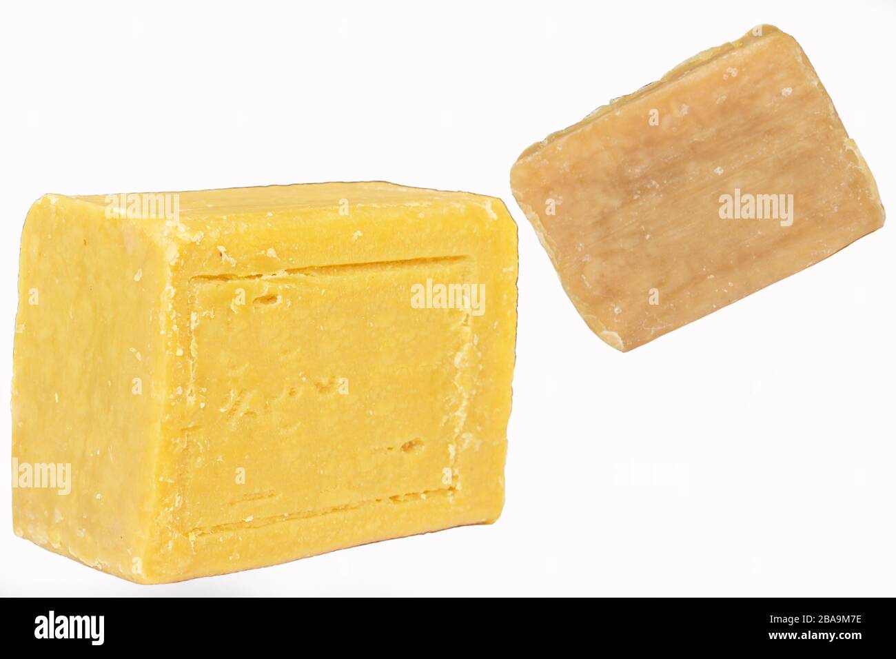 Due barrette di sapone da bucato isolato sfondo bianco. Foto Stock