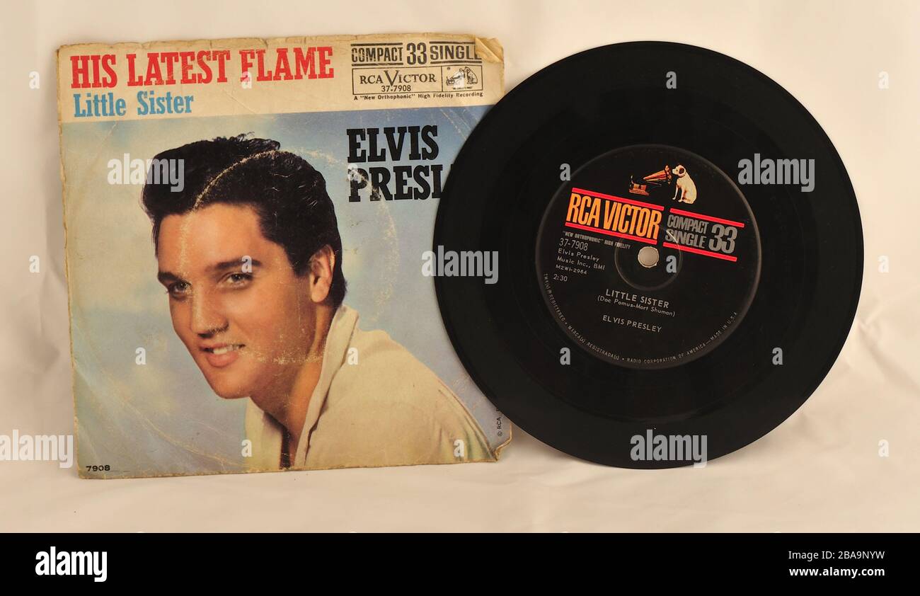 Elvis Presley picture sleeve singolo di 'Little Sister' e 'la sua ultima fiamma' etichetta nera molto raro 33 1/3 giri/min edizione, un oggetto da collezione Foto Stock