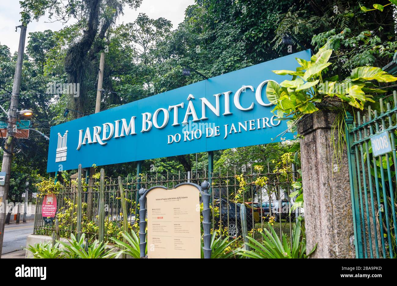 Cartello con il nome all'ingresso del Giardino Botanico (Jardim Botanico), zona Sud, Rio de Janeiro, Brasile Foto Stock