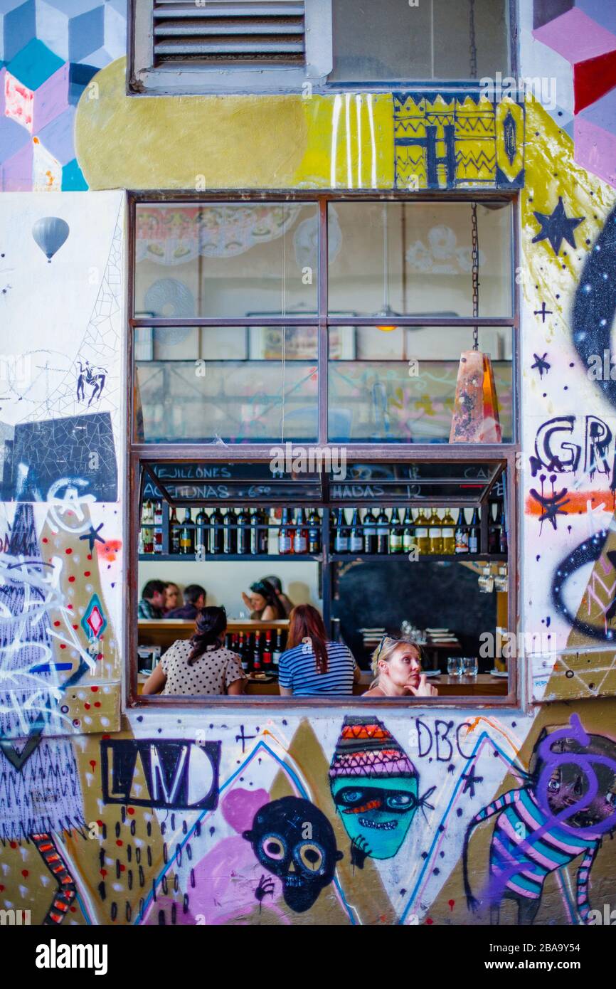 L'area alla moda del bar e caffe' del centro citta' di Hosier Lane, Melbourne, Victoria, Australia Foto Stock