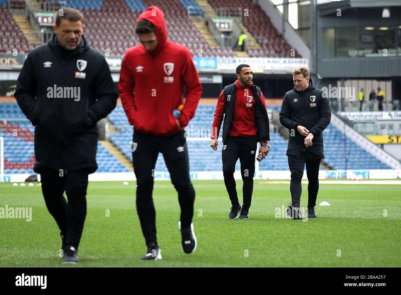 Callum Wilson di AFC Bournemouth e il manager Eddie Howe valutano il campo prima di iniziare a Turf Moor Foto Stock