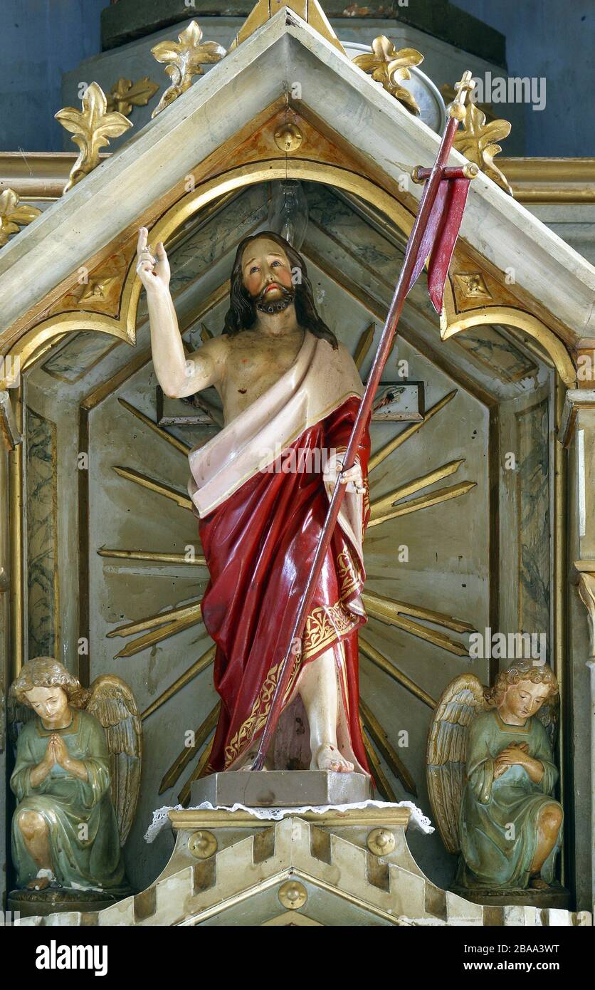 Cristo risorto, statua sull'altare maggiore nella Chiesa parrocchiale del Santo Nome di Maria a Kamanje, Croazia Foto Stock