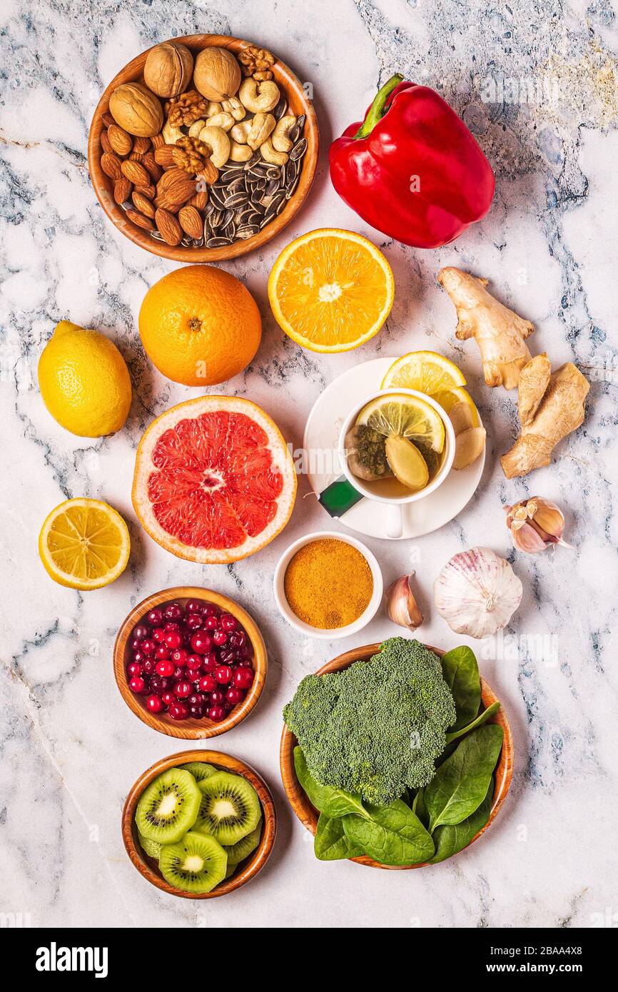 Alimenti che potenziano il sistema immunitario, vista dall'alto. Foto Stock