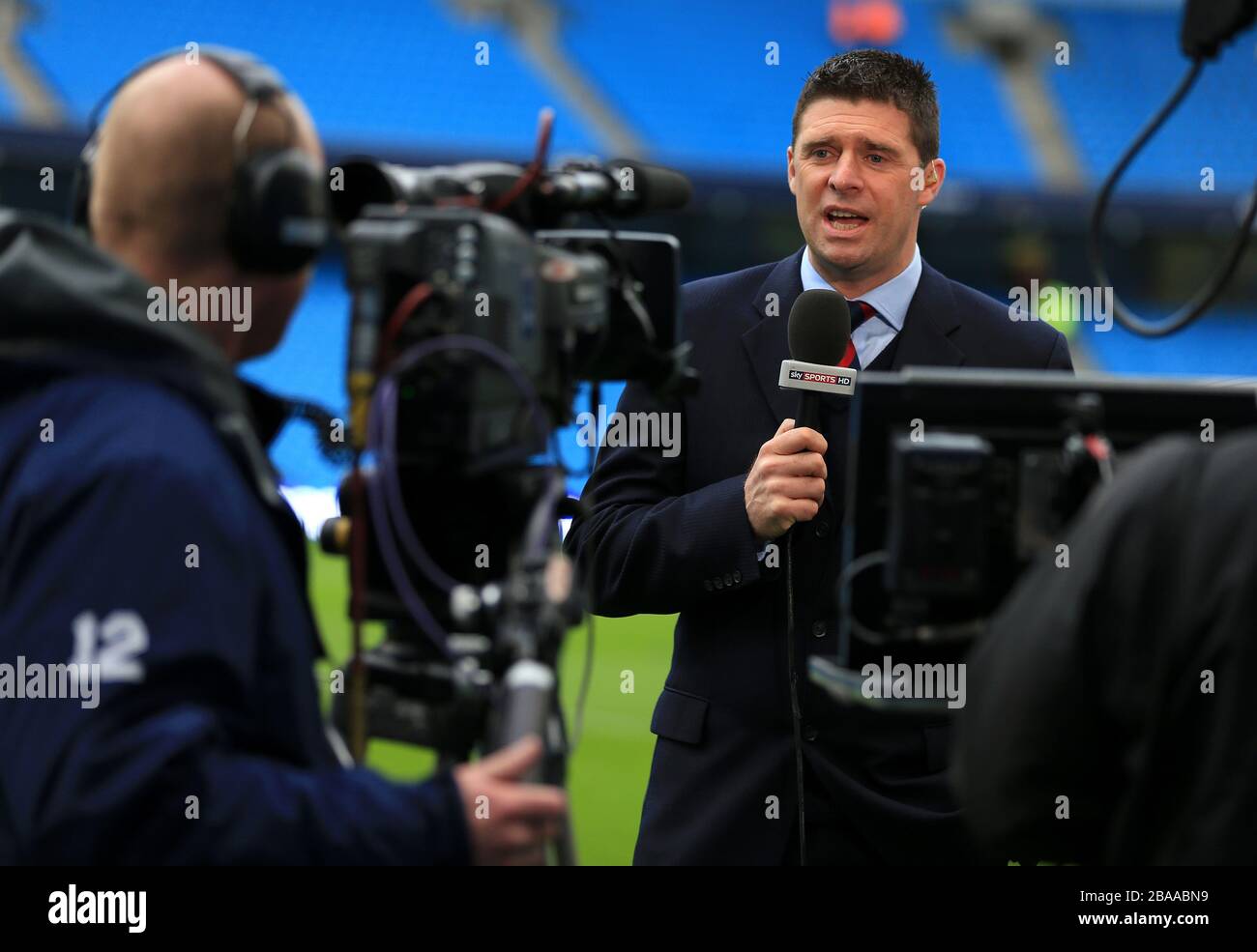 Niall Quinn fa un'intervista a Sky Sports prima del gioco Foto Stock