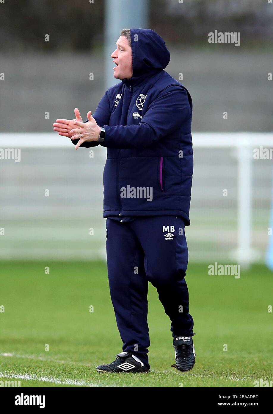 Il manager di West Ham United Matt Beard durante la partita fa Women's Super League al Rush Green Stadium. Foto Stock