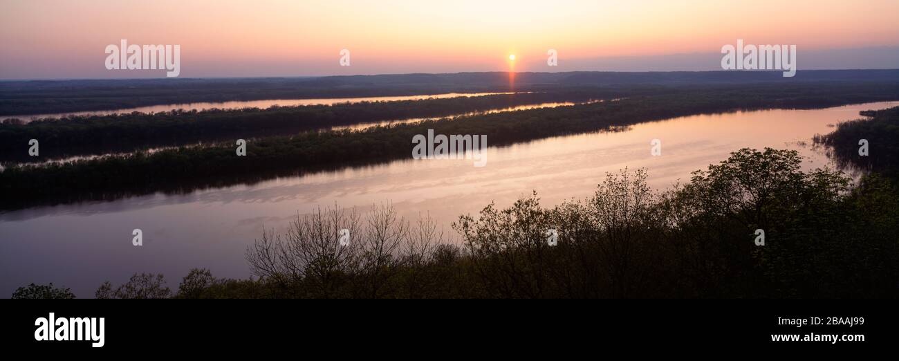 Illinois River all'alba a Pere Marquette state Park, Illinois, Stati Uniti Foto Stock