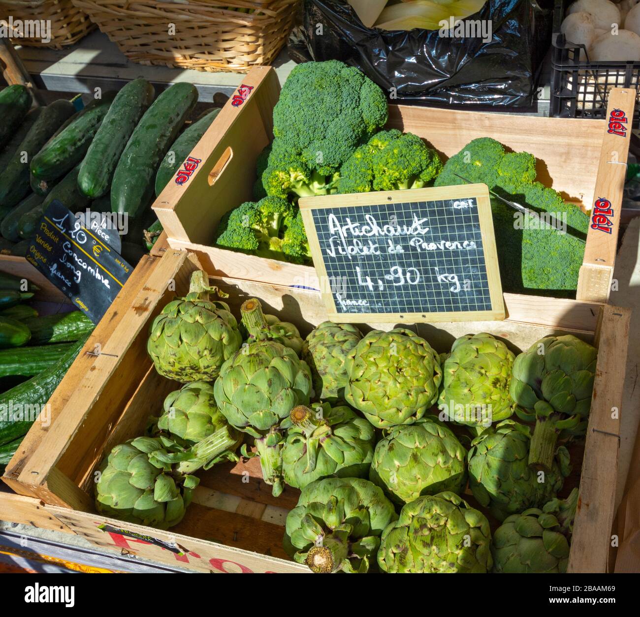 Francia, Parco Nazionale delle Cévennes, le Vigan, giorno del mercato, carciofo, broccoli Foto Stock