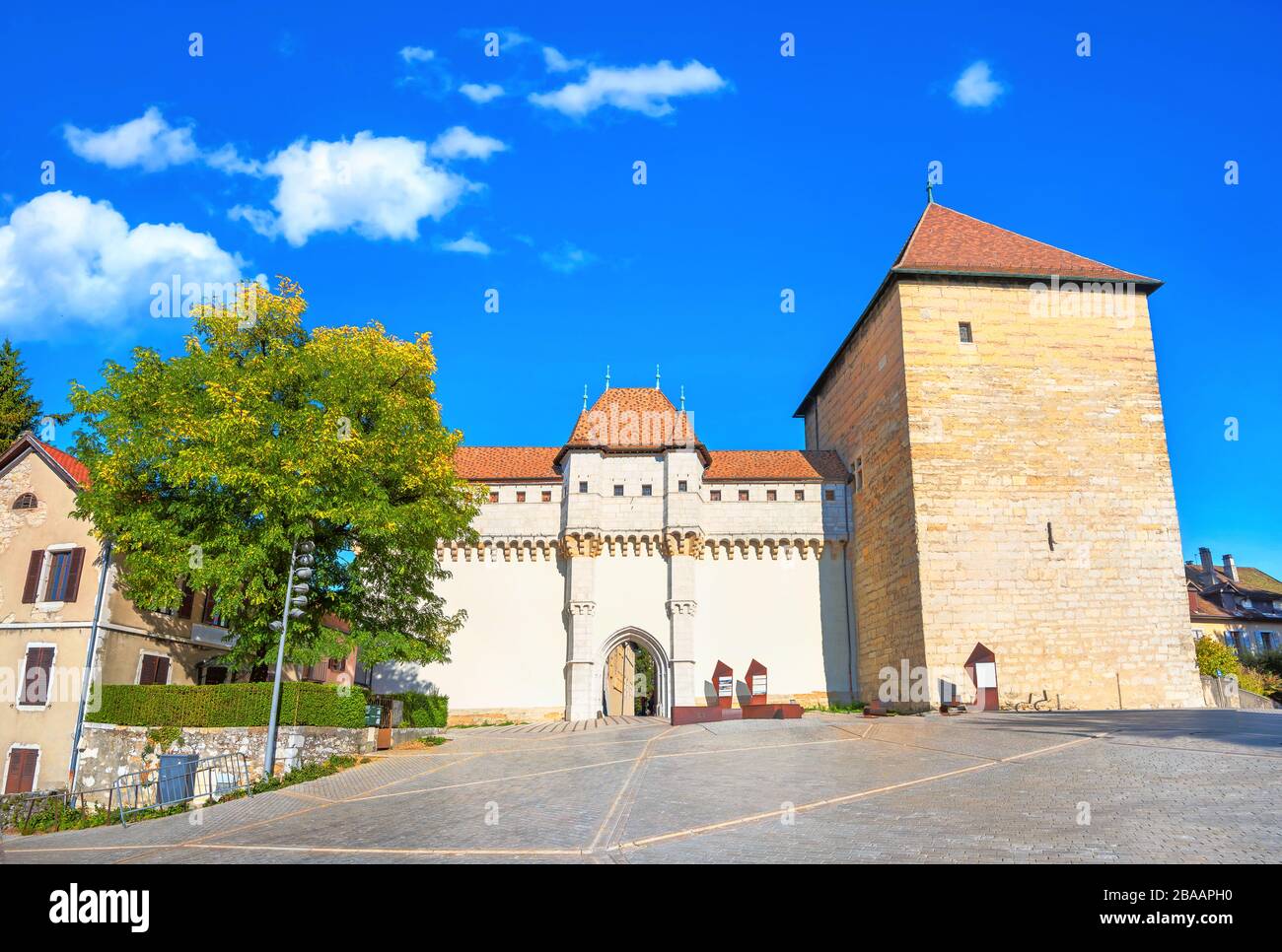 Vista dal castello di Chateau d'Annecy nel centro storico della città. Annecy, alta Savoia, Francia Foto Stock