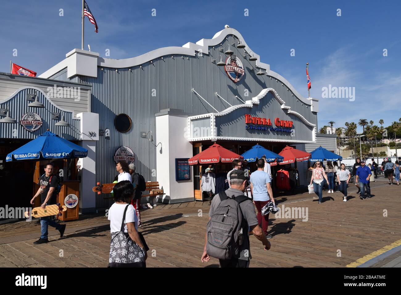 SANTA MONICA, CA/USA - 30 GENNAIO 2020: La famosa Bubba Gump Shrimp Company sul molo di Santa Monica Foto Stock