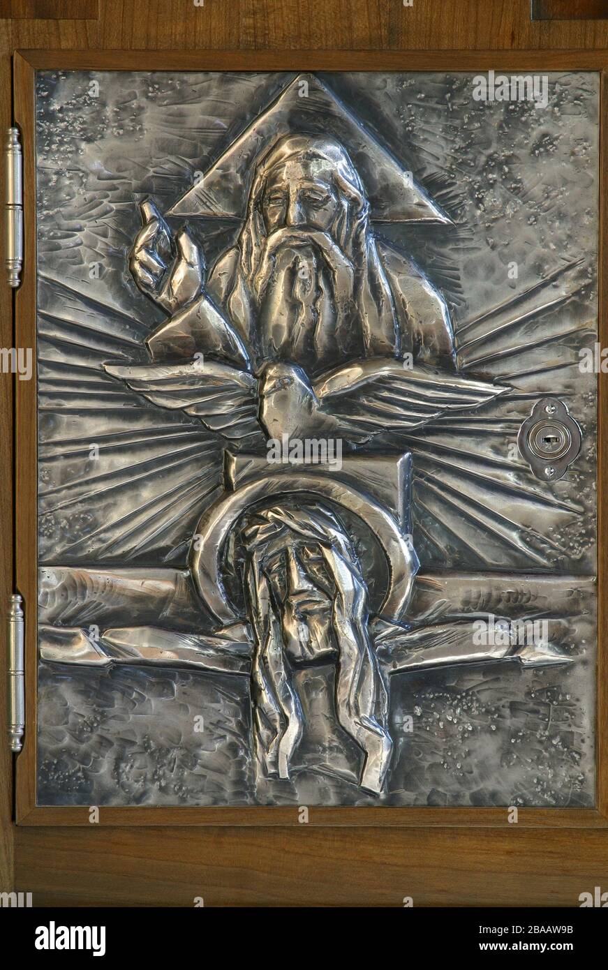 Santissima Trinità, tabernacolo sull'altare del Beato Aloysius Stepinac nella Chiesa dell'Assunzione della Vergine Maria a Remete, Zagabria, Croazia Foto Stock
