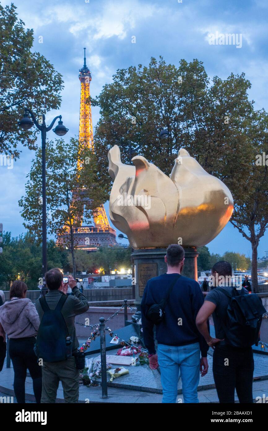Fiamma della libertà monumento Parigi Francia Foto Stock