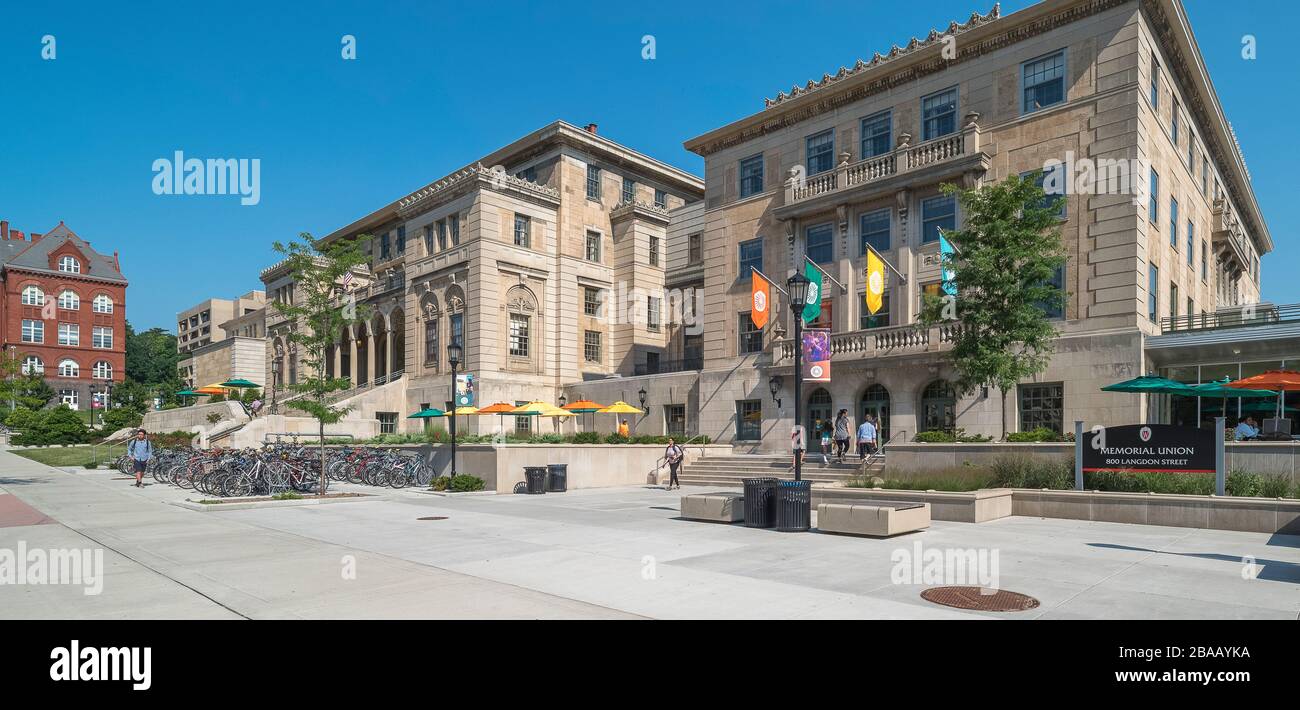 Pedonale Walkway prima degli edifici universitari, Università del Wisconsin, Madison, Dane County, Wisconsin, Stati Uniti Foto Stock