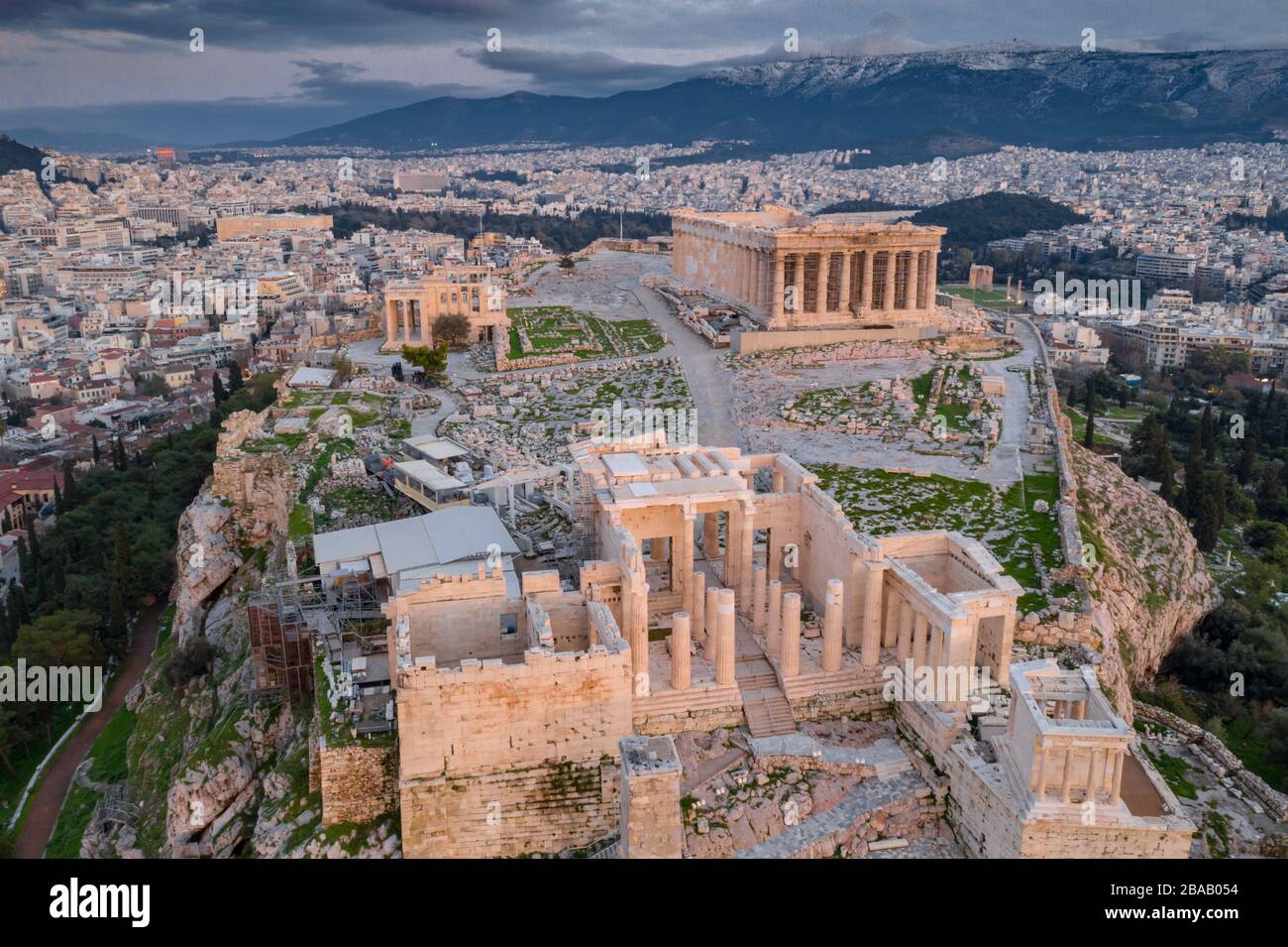 Veduta aerea dell'Acropoli di Atene, il Tempio di Atena Nike, Partenone, Tempio di Hekatompedon, Santuario di Zeus Polieus, Odeon di Erodes Attico Foto Stock