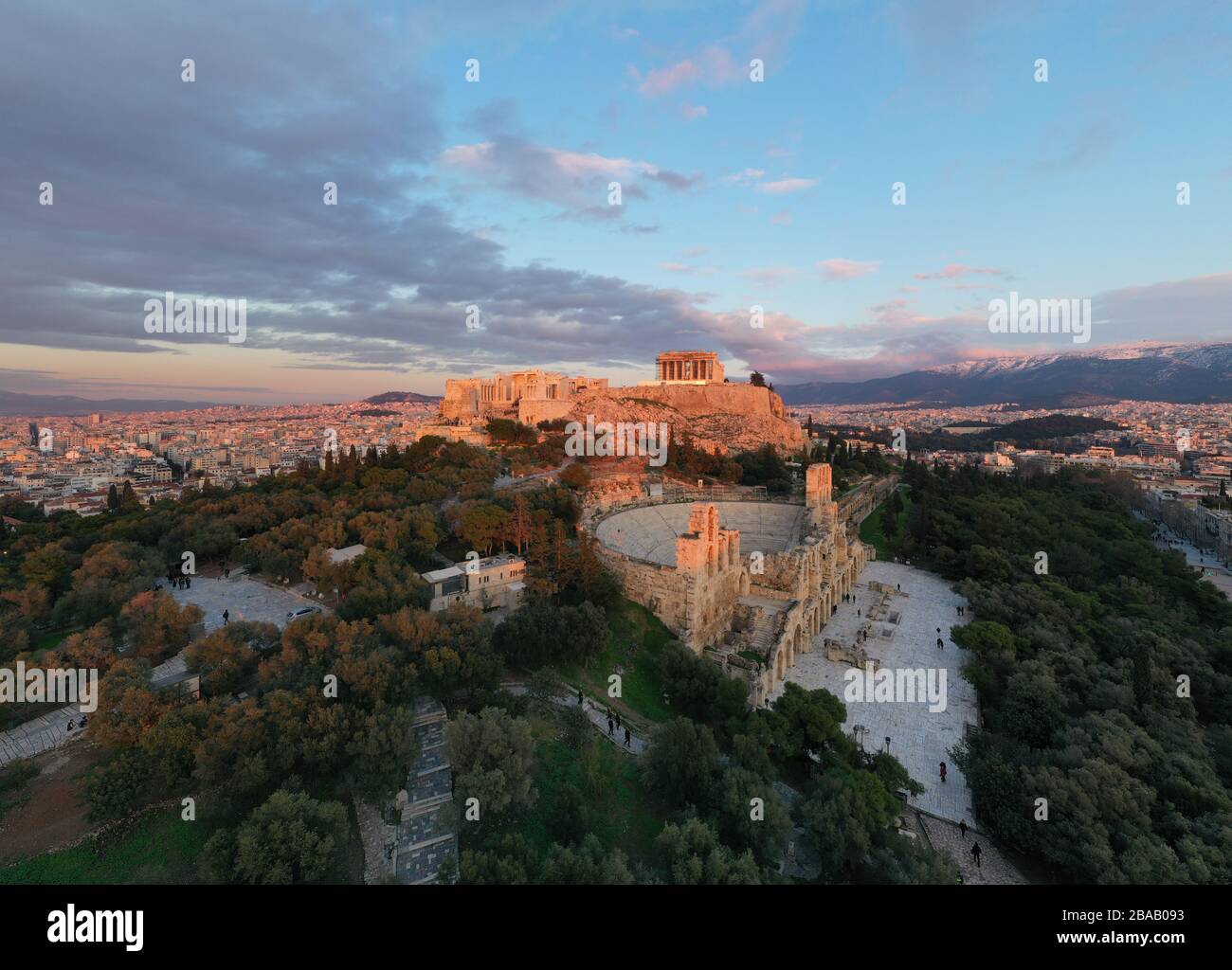 Veduta aerea dell'Acropoli di Atene, il Tempio di Atena Nike, Partenone, Tempio di Hekatompedon, Santuario di Zeus Polieus, Odeon di Erodes Attico Foto Stock