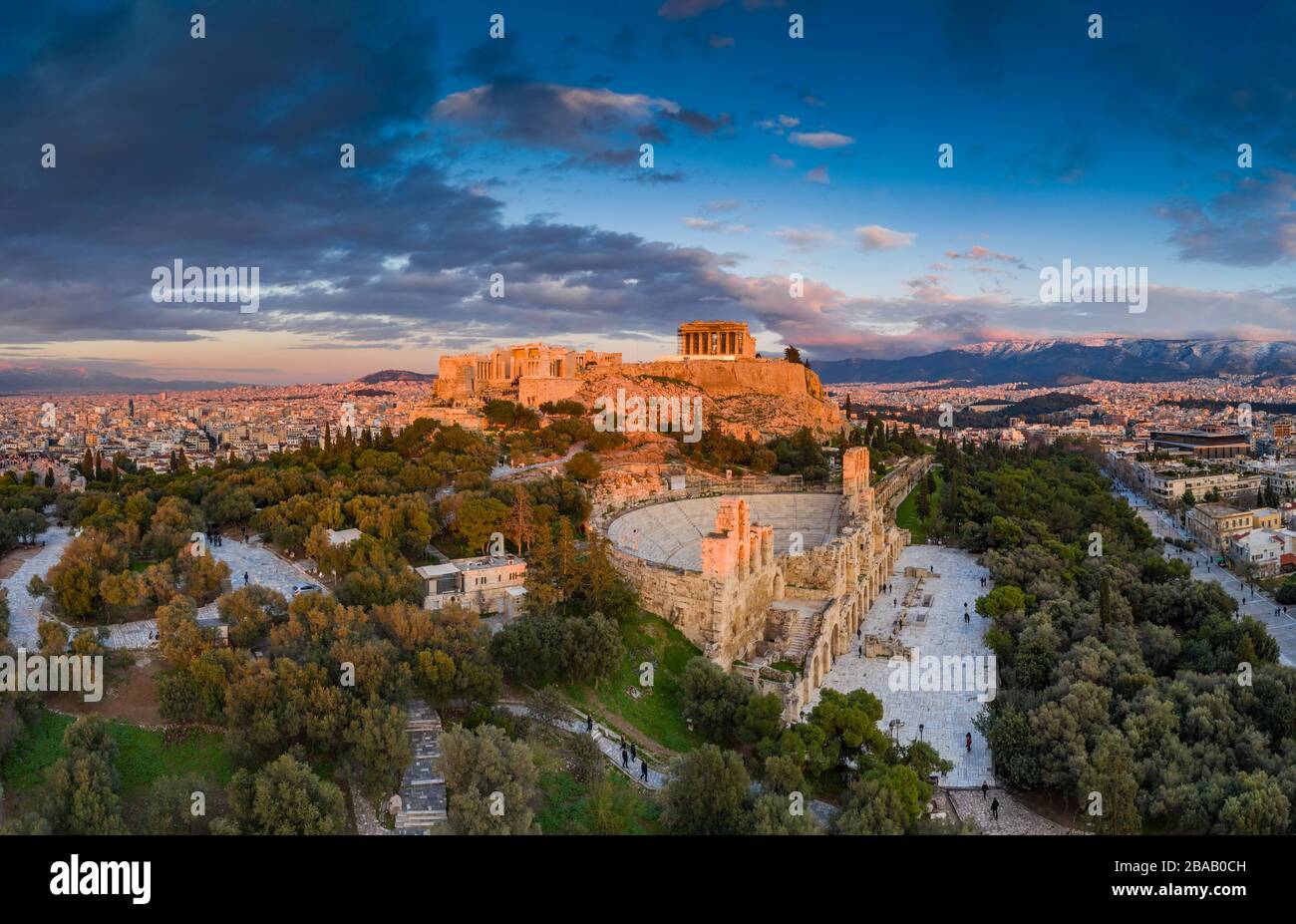 Veduta aerea dell'Acropoli di Atene, il Tempio di Atena Nike, Partenone, Tempio di Hekatompedon, Santuario di Zeus Polieus, Odeon di Erodes Attico Foto Stock