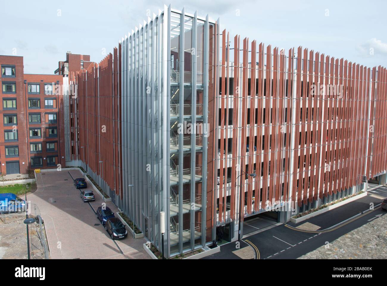 Il Whalebridge Car Park, parte della prima fase di riqualificazione dei Kimmerfields nel centro di Swindon. Foto Stock