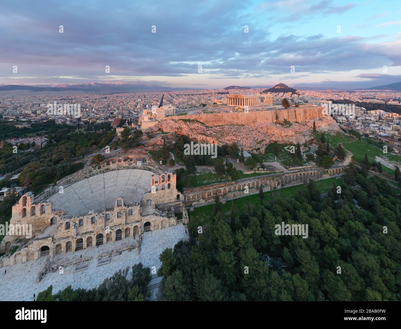 Veduta aerea dell'Acropoli di Atene, il Tempio di Atena Nike, Partenone, Tempio di Hekatompedon, Santuario di Zeus Polieus, Odeon di Erodes Attico Foto Stock
