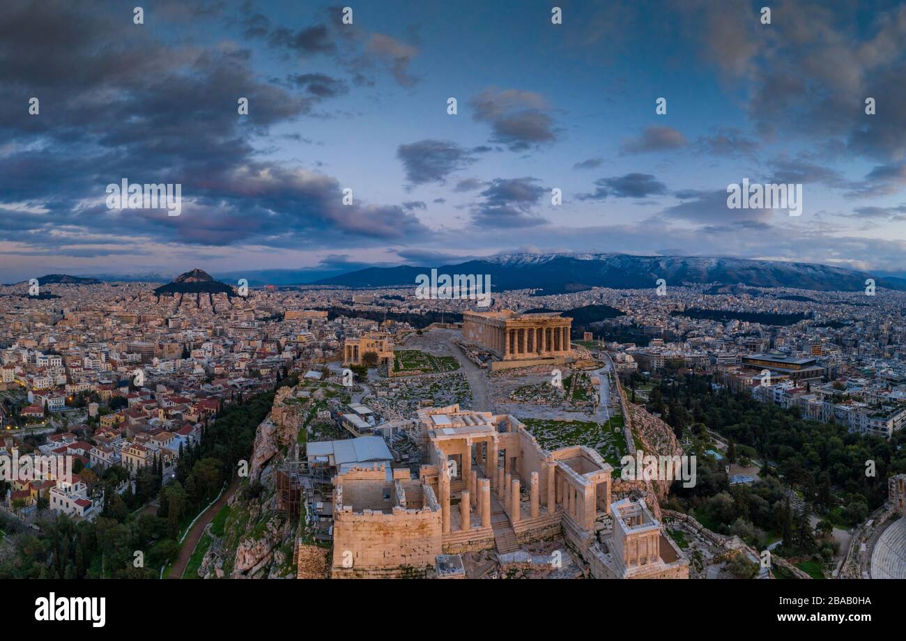 Veduta aerea dell'Acropoli di Atene, il Tempio di Atena Nike, Partenone, Tempio di Hekatompedon, Santuario di Zeus Polieus, Odeon di Erodes Attico Foto Stock