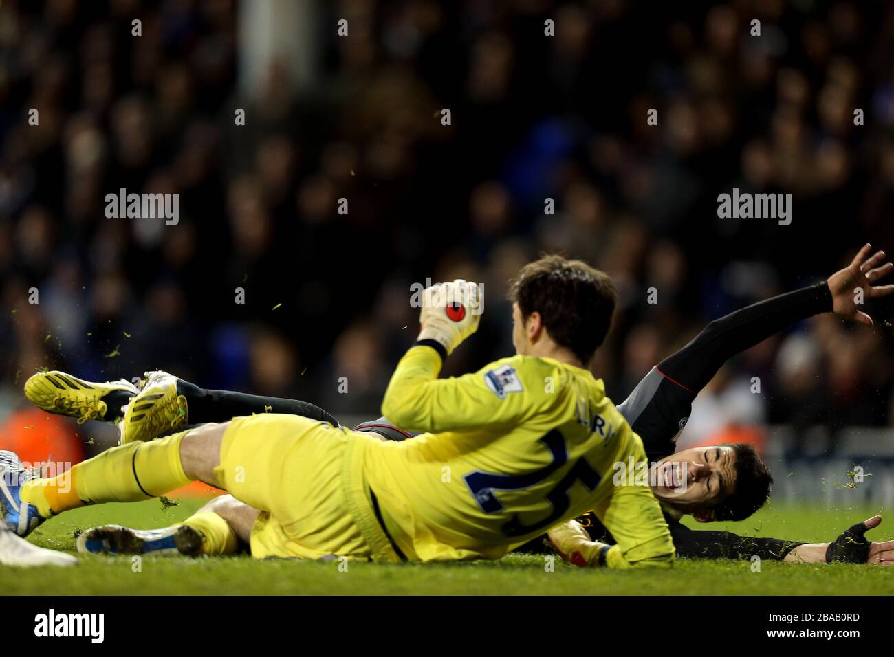 Luis Suarez di Liverpool è negato un obiettivo da Hugo Lloris di Tottenham Hotspur Foto Stock