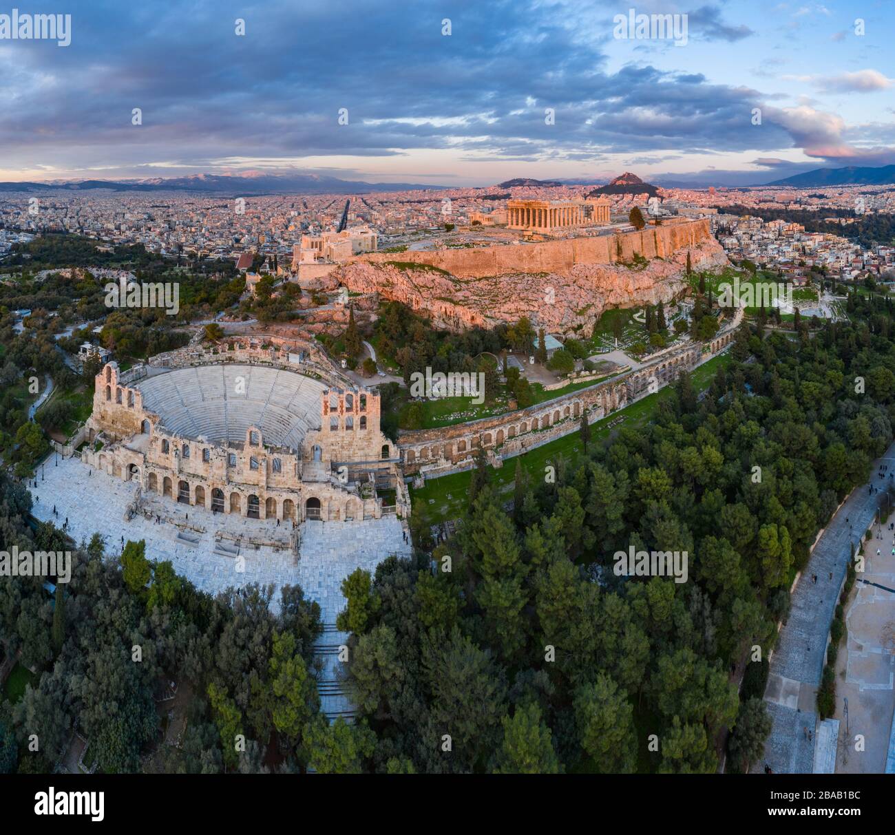 Veduta aerea dell'Acropoli di Atene, il Tempio di Atena Nike, Partenone, Tempio di Hekatompedon, Santuario di Zeus Polieus, Odeon di Erodes Attico Foto Stock