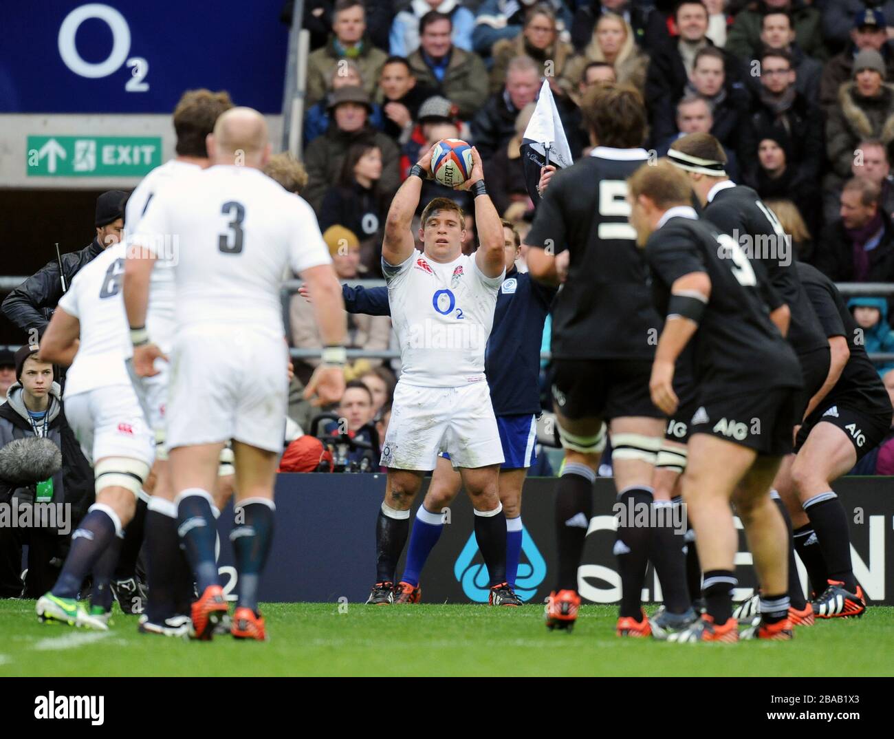 Tom Youngs si prepara a lanciarsi nella linea di uscita Foto Stock