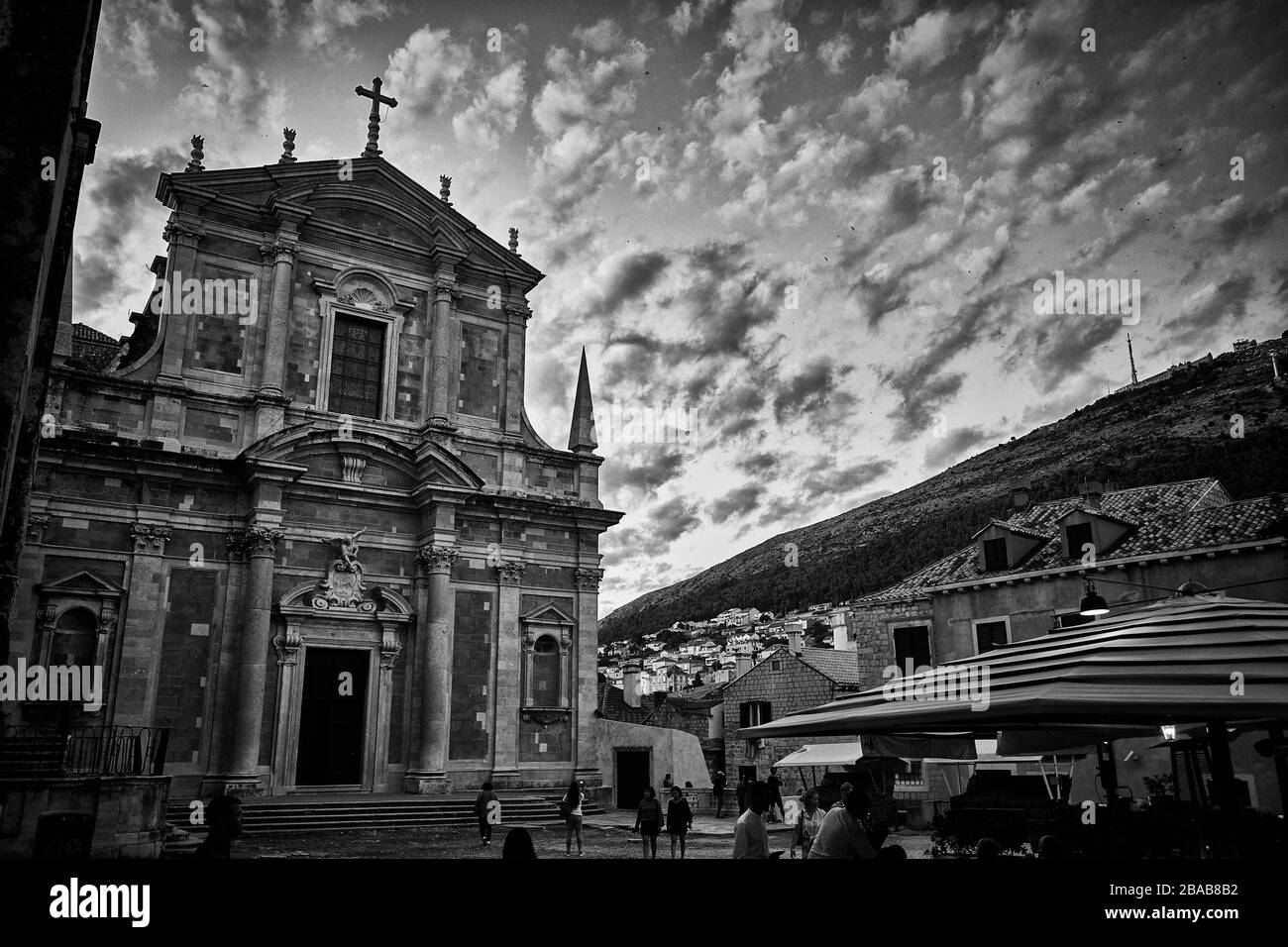 Chiesa di Sant'Ignazio al tramonto a Dubrovnik, Croazia Foto Stock