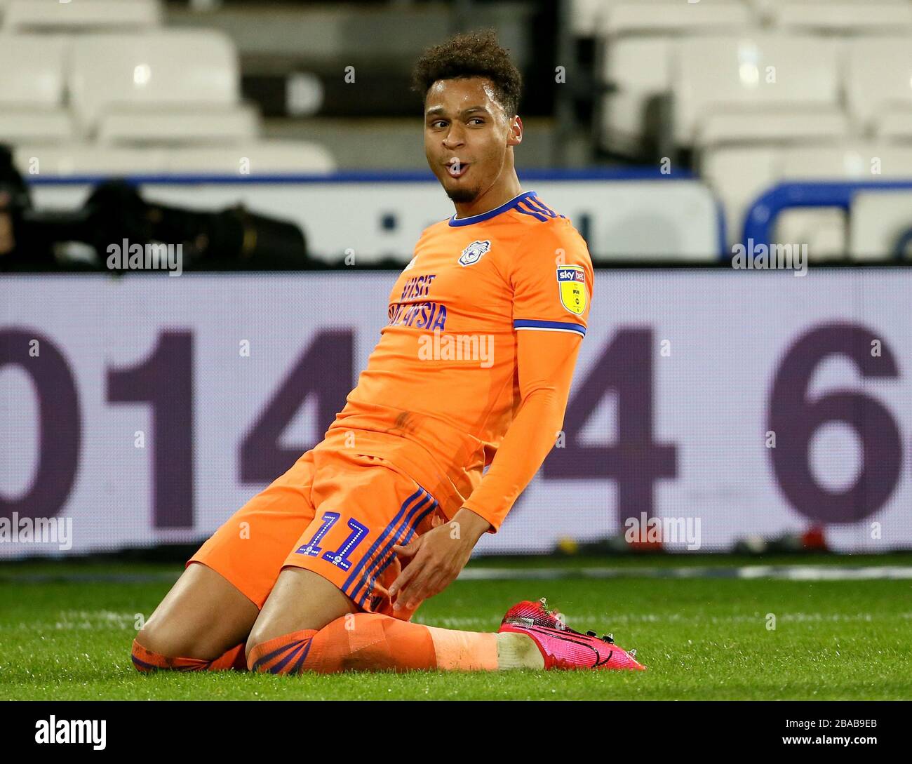 Josh Murphy di Cardiff City celebra il suo primo obiettivo del gioco Foto Stock