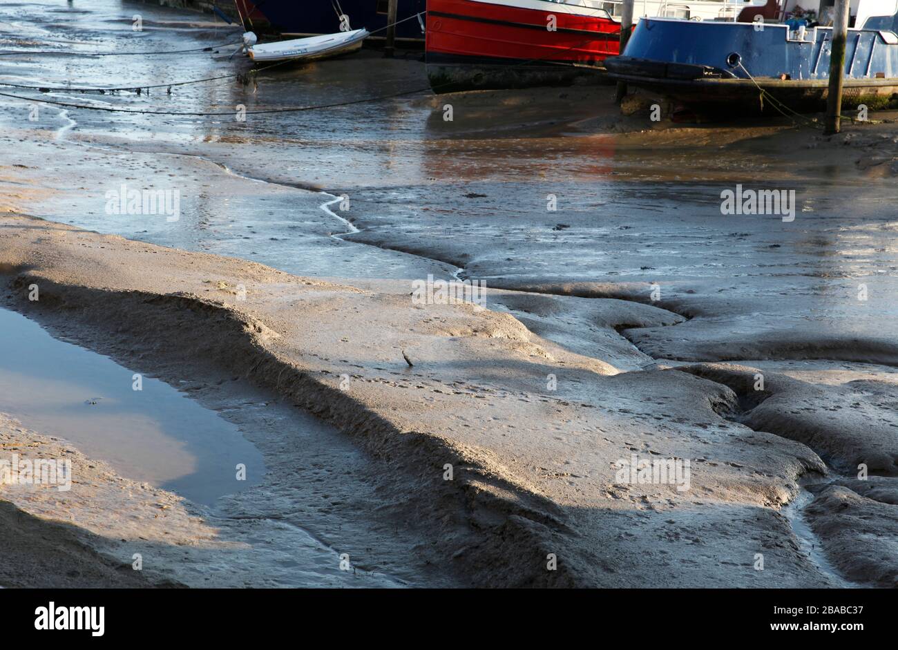 Acqua bassa o bassa marea al Ferry Quay, Fiume Deben, Woodbridge, Suffolk, Inghilterra, Regno Unito Foto Stock