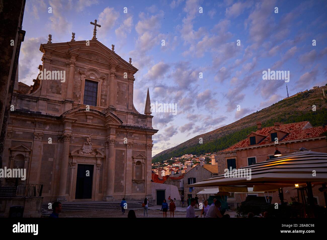Chiesa di Sant'Ignazio al tramonto a Dubrovnik, Croazia Foto Stock