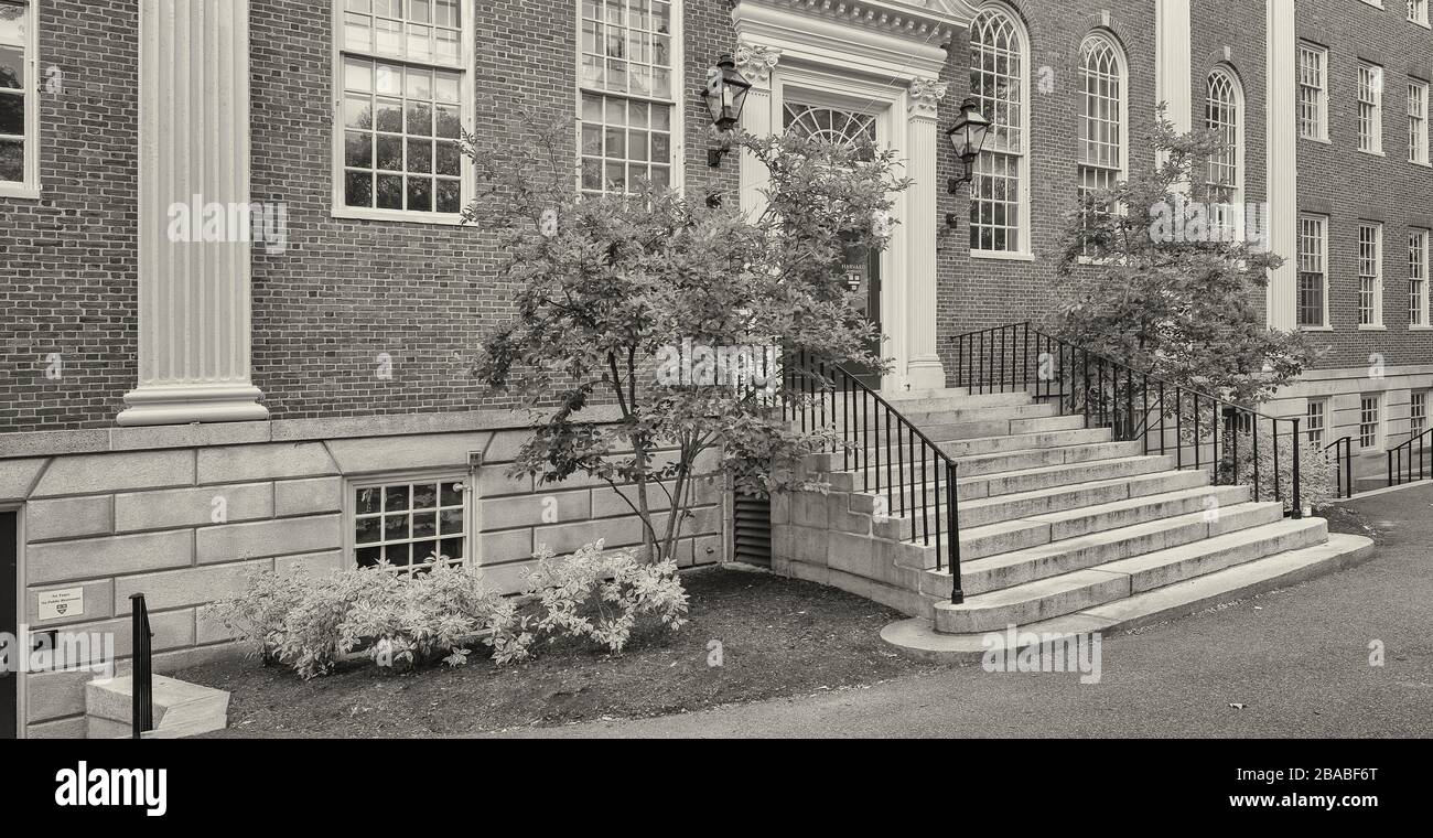 Ingresso al Lehman Hall Building, Harvard University, Cambridge, Massachusetts, Stati Uniti Foto Stock