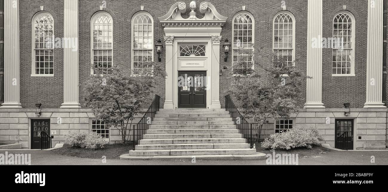 Ingresso al Lehman Hall Building, Harvard University, Cambridge, Massachusetts, Stati Uniti Foto Stock