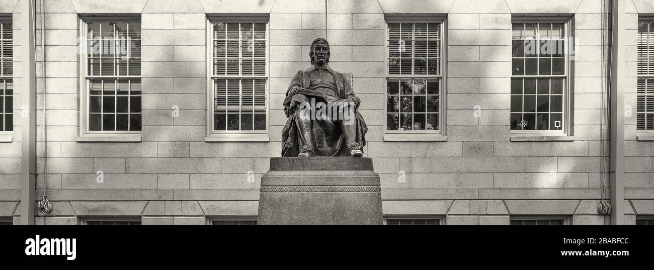 Primo piano della statua, Università di Harvard, Cambridge, Massachusetts, Stati Uniti Foto Stock