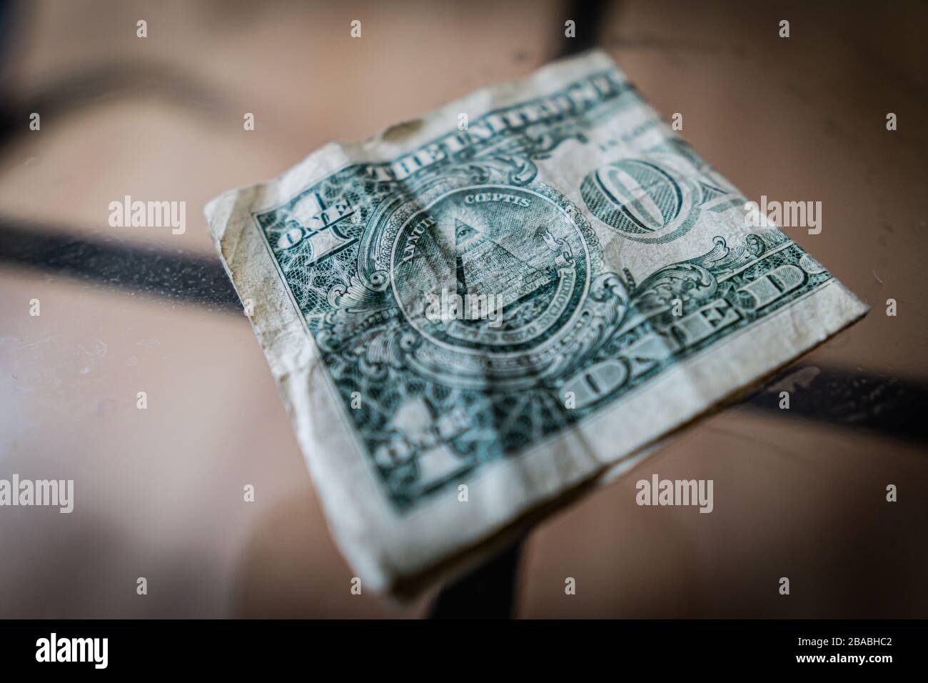 closeup di un dollaro sbriciolato fattura Foto Stock