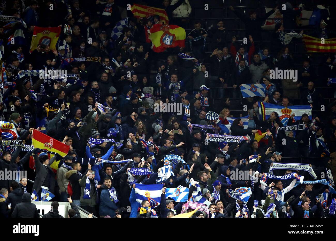 I fan di Espanyol prima del calcio d'inizio Foto Stock