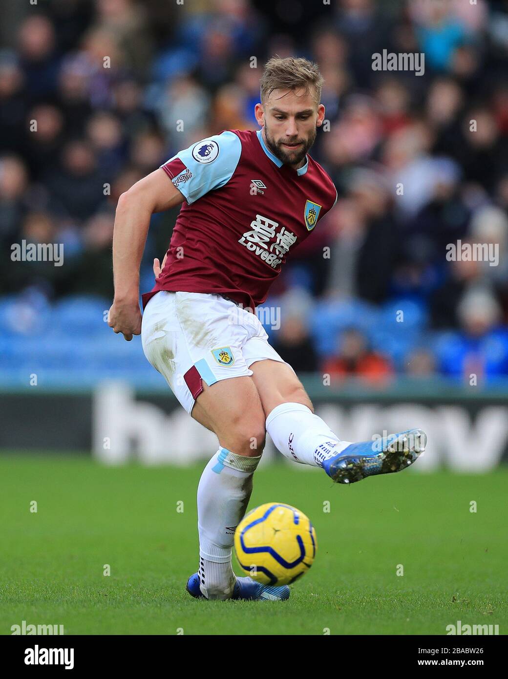 Burnley's Charlie Taylor durante il match di Premier League a Turf Moor, Burnley. Foto Stock