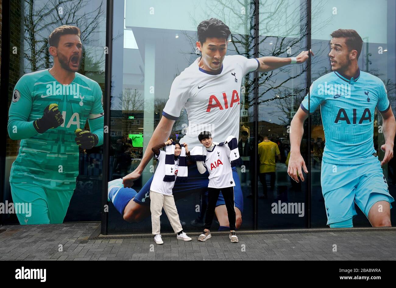 I fan di Son Heung-min di Tottenham Hotspur prima della partita della Premier League al Tottenham Hotspur Stadium di Londra. Foto Stock