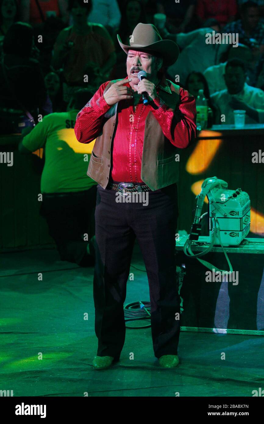 LORENZO DE MONTECLARO, LALO MORA e INVASORES DE NUEVO LEON concierto en el Palenque de la Feria Expo Ganadera 2014 de sonora. Hermosillo Messico Foto Stock