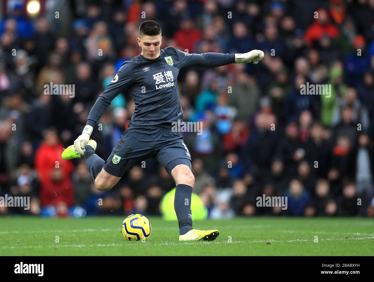 Burnley portiere Nick Papa durante il match di Premier League a Turf Moor, Burnley. Foto Stock