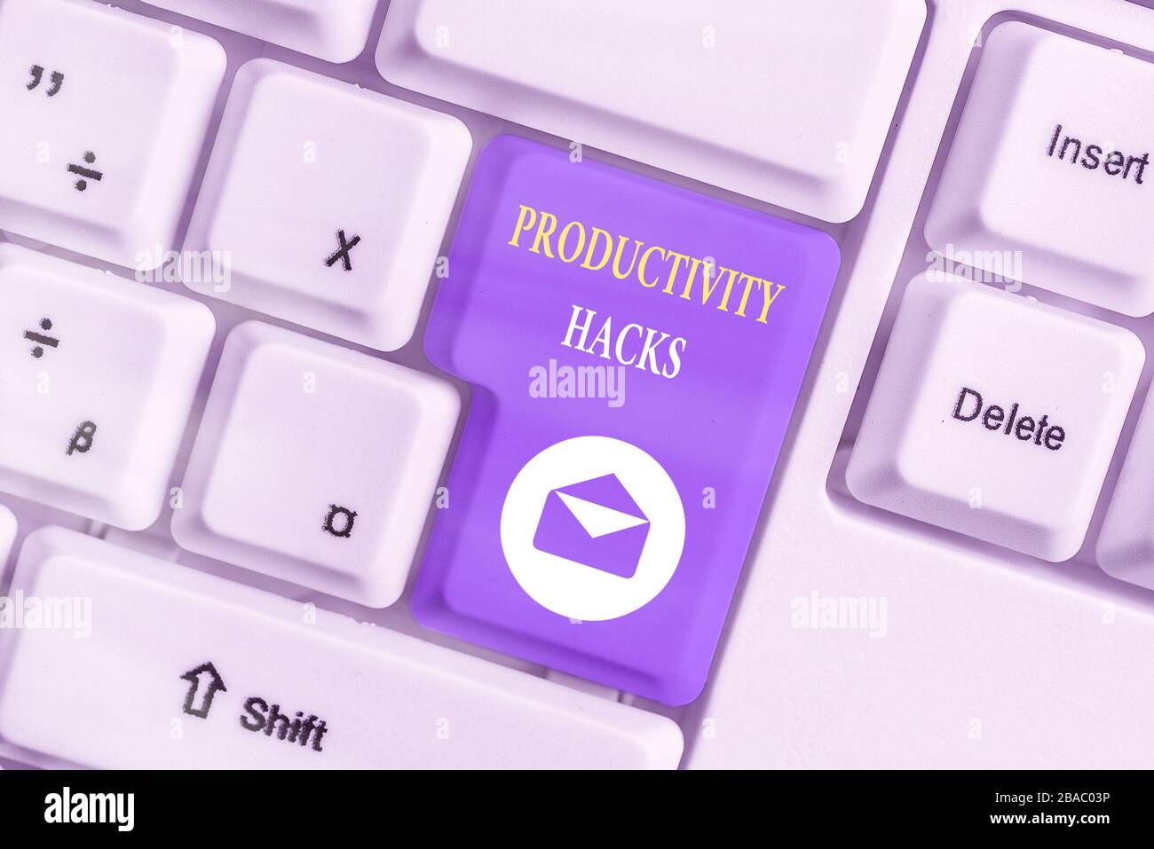 La scrittura della nota mostra la produttività Hacks. Il concetto di business per i trucchi che puoi fare molto di più per lo stesso ammontare di tempo Foto Stock