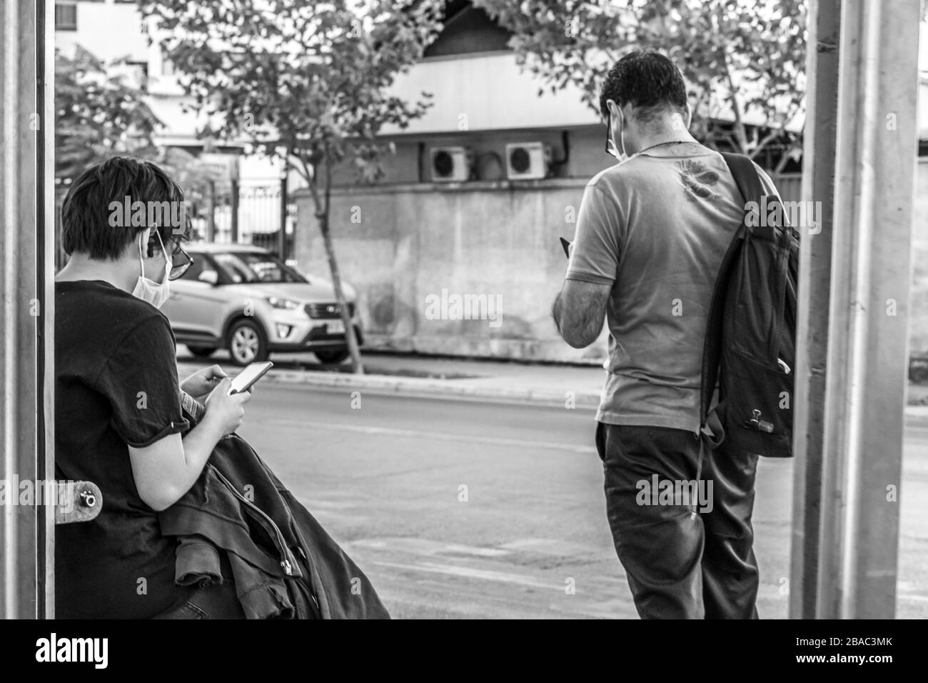 Trasporti pubblici con autobus e stazioni vuoti nelle strade di Providencia nelle ultime ore prima del coprifuoco a causa del coronavirus COVID-19 Foto Stock